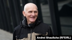 Алесь Бяляцкі пасьля вызваленьня. Вільня, 16 сьнежня 2025 