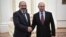 Президент России Владимир Путин (справа) принимает в Кремле премьер-министра Армении Никола Пашиняна, Москва, 8 сентября 2018 г․