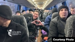 Марія Колесникова в автобусі під час прямування до Києва, 13 грудня 2025 року