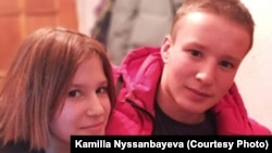 Кәмила және Кирилл Нысанбаевтар. Қазақстан азаматы Кирилл Нысанбаев 2025 жылы Украинадағы соғыст қаза тапқан.