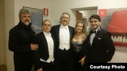 Орозбек Бакытов с преподавателем Сильвано Карроли и коллегами