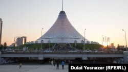 Астанадагы "Хан чатыр" имараты.