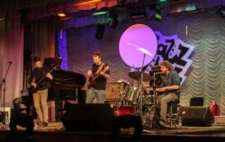 Трио NOVA из Швейцарии на сцене мариупольской камерной филармонии