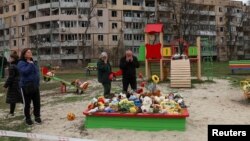 კრივოი-როგის საცხოვრებელ მიკრორაიონში მდებარე სათამაშო მოედანი, სადაც რუსული ბალისტიკური რაკეტით შეტევის დროს ბავშვები იმყოფებოდნენ.