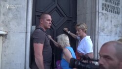 Beograd: Učesnici protesta kucali na vrata Rektorata