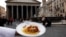 O porție de spaghetti în centrul Romei, pe 3 decembrie 2025.