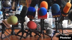 Habar gulluklarynyň mikrofonlary