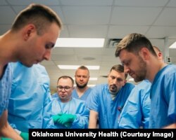 Андрій Титанюк (другий зліва) і Олег Серкіз (четвертий зліва) під час навчання