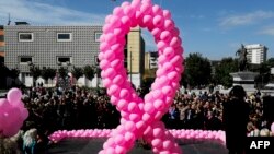 Një ngjarje e organizuar në Prishtinë për vetëdijesimin kundër kancerit të gjirit. Fotografi nga arkivi. 