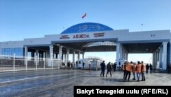 Кыргыз-казак чек арасындагы “Ак Жол” бекети.
