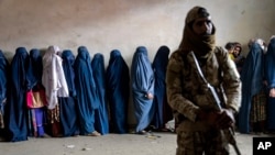 زنان تحت حاکمیت طالبان در افغانستان . 