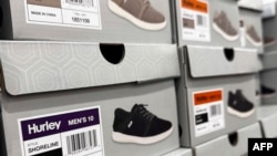 Обувь китайского производства выставлена на продажу в магазине в Вашингтоне, округ Колумбия, 8 апреля 2025 года