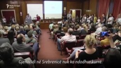 Të djathtit ekstrem shkaktojnë incident gjatë performancës për viktimat e Srebrenicës