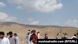 کسټم کليرنګ ايجنټانو ترڅو ساعتونو تجارت لپاره د غلام خان بندر لاره بنده کړی وه. 