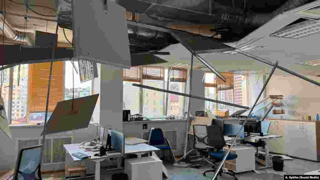 Dëme pësoi edhe ndërtesa e zyrës përfaqësuese të Bashkimit Evropian, në afërsi. Kryetari i Këshillit Evropian, Antonio Costa, e dënoi sulmin.