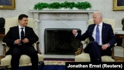 Владимир Зеленский (оңдо) жана Жо Байден (солдо). Вашингтон. 1-сентябрь. 2021-жыл.