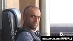 Член группы «Сасна црер» Армен Ламбарян на территории полка ППС полиции Еревана, июль 2016 г. 