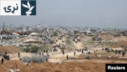 په غزې تړانګه کې خلک پر هغه دهلېز تګ راتګ کوي چې اسراییلیو ځواکونو څه باندې یو کال وروسته پرېښود - د فبرورۍ نهمې انځور.