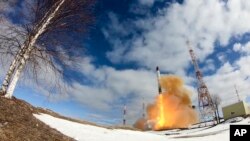 Rusia duke testuar një raketë balistike ndërkontinentale më 2022.