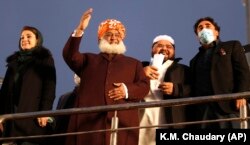 د پاکستان جمهوري غورځنګ مشران وايي، انتخاباتي کمېشن دې د تحریک انصاف د بهرني تمویل قضیه ژر فیصله کړې.