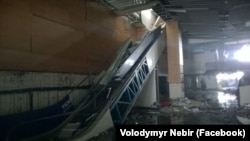 Ескалатор у новому терміналі, з якого бойовики кидали гранати