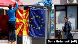 Zastava Severne Makedonije i Evropske unije, Skoplje