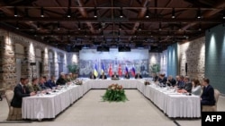 Imagine de la discuțiile de pace dintre delegațiile Ucrainei și Rusiei, organizate la Istanbul, pe 16 mai. 