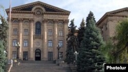 ՀՀ ԱԺ շենքը Երևանում, արխիվ