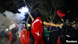 Пратэстоўцы на маршы ў Стамбуле