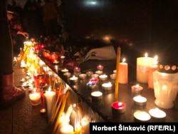 Ж.Балашевичти эскерген шамдар. Эркиндик аянты. Нови Сад, Сербия. 2021-жылдын 19-февралы.