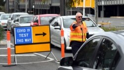 Австралија - автомобили пред центар за тестирање од ковид-19
