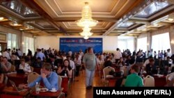 Саммитти чагылдырууга келген журналисттер.