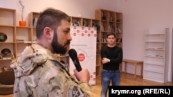 Timur Barotov ve qırımtatar rejissörı Ahtem Seytablayev 2015 senesi çeçek ayında köçip kelgenler ve Lviv sakinleri ile körüşüvde