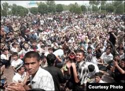 Әндіжан орталығындағы наразылық. 2005 жылғы 13 мамыр.