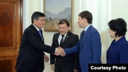 Сооронбай Жээнбеков, спикер Дастан Джумабеков, премьер-министр Сапар Исаков, председатель Верховного суда Айнаш Токбаева