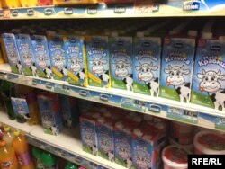 Produktet "Imlek" në një dyqan në veri të Kosovës fotografuar në vitin 2019.