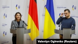 ანალენა ბერბოკი და დმიტრო კულება