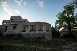 Закинута будівя на території Павлівської лікарні