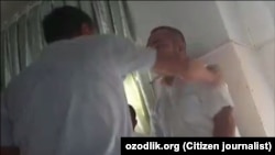 2017 йилда Сирдарё вилояти, Сайхунобод тумани ҳокими Носиржон Эгамбердиев мактабларнинг директорларини йиғиб, уларни бир қаторга терган ҳолда калтаклагани тасвирланган видео Инернетда тарқалди ва тармоқда қизғин муҳокама қилинган эди. ​