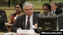 Глава МИД Армении Эдвард Налбандян на одной из конференций в Брюсселе (архив)