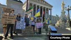 Митинг в Вене против выдачи чеченских беженцев