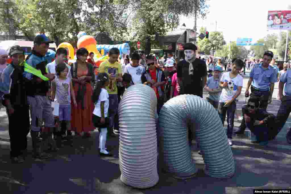 Без представление театра "Место Д" не обходится ни одно столичное мероприятие