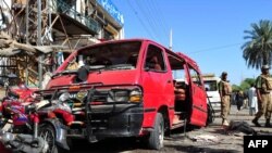 Пакистандын Шабкадар шаарындагы жанкечти террорчулар жардырган жай. 2011-жылдын 13-майы. AFP.