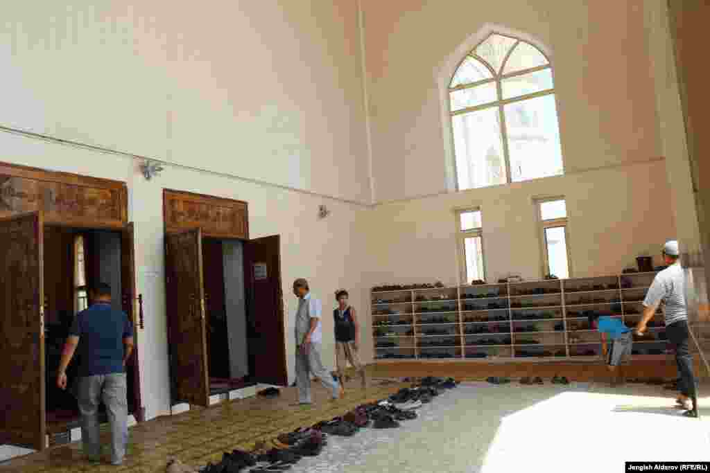 Мечеть "Сулайман-Тоо" расположена у южного склона одноименной горы в Оше