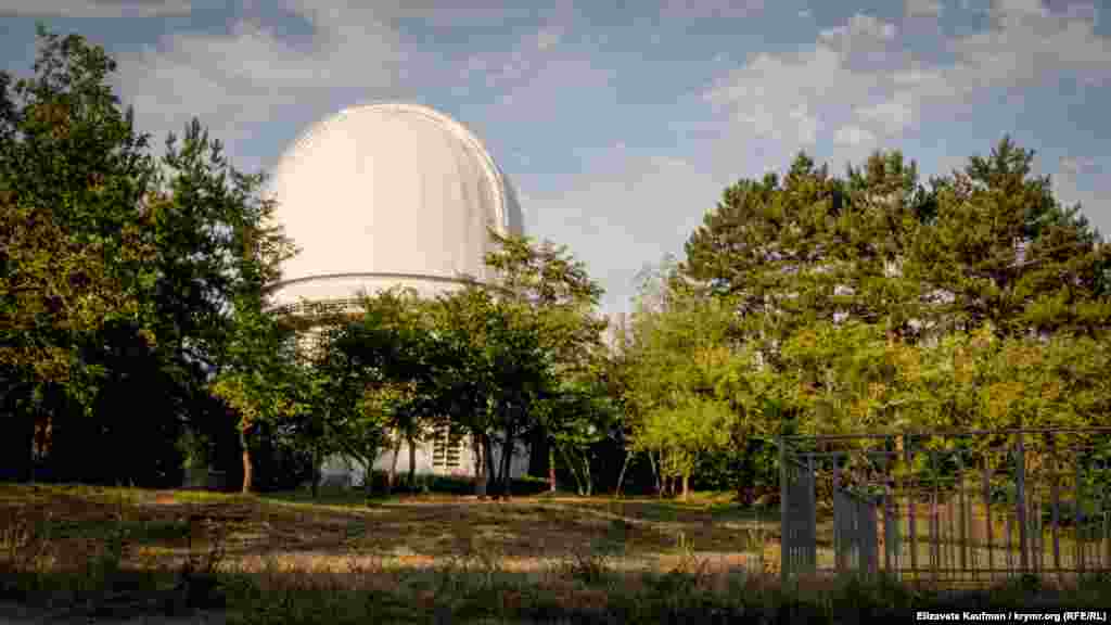 АЗТ-11 використовується для фотометричних і поляриметричних спостережень різних космічних об'єктів: змінних зірок різних типів, активних ядер галактик, астероїдів, комет. У вересні 2014 року на ньому був встановлений редуктор фокусу для ПЗС-фотометра