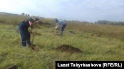 Клищино айылында үй салууга камынып жаткан кыргыздар.  