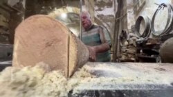 "د سرو زرو دوکان پرېږدم خو ترکاڼي نه"