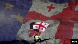 Черновой вариант повестки дня, присланный Евросоюзом, сейчас рассматривает правительство Грузии, которое вправе внести определенные изменения