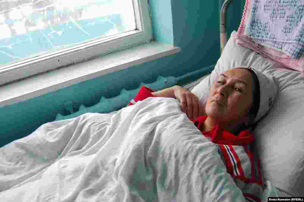 Один из пострадавших рейса "Бишкек-Ош", чей самолет потерпел крушение в аэропорту Оша, 28 декабря. Ошская городская больница.