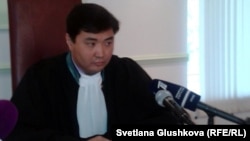 Судья Сарыаркинского районного суда Куаныш Жаксыбергенов. Астана, 4 октября 2012 года.  